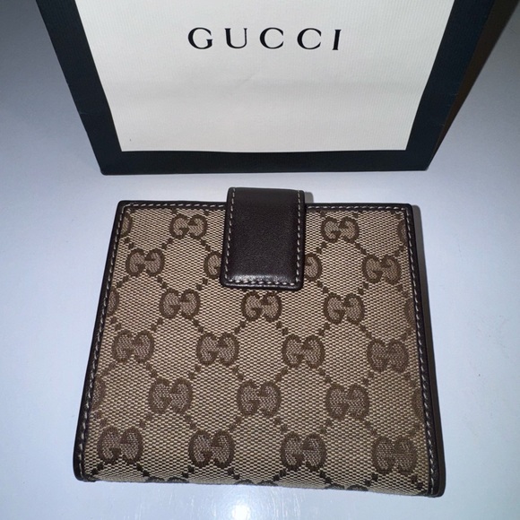 Brand New Gucci Wallet Heart Shaped Logo - Picture 2 of 5